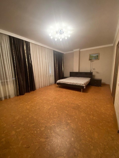 3 комн., 103 м², Монолитно-каркасный, Центр - район пл. Ленина 2