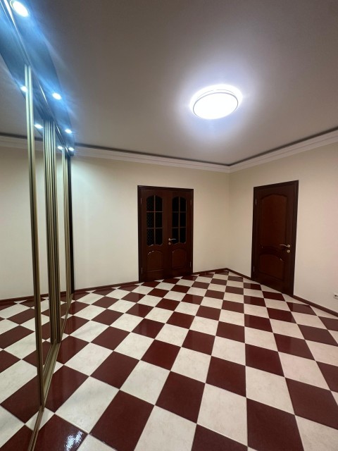 2 комн., 90 м², Монолитно-каркасный, Дом быта 8