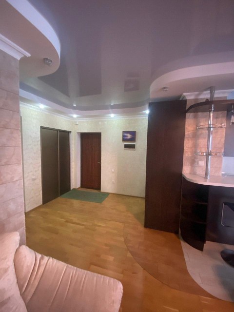 3 комн., 103 м², Монолитно-каркасный, Центр - район пл. Ленина 6