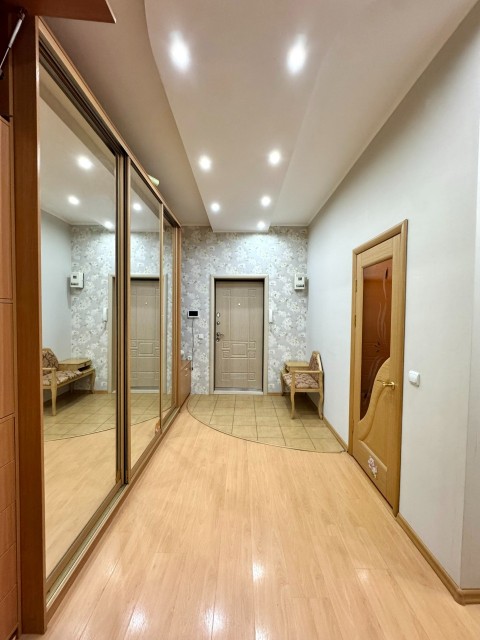 2 комн., 68 м², Монолитно-каркасный, Центр - район пл. Орджоникидзе 9