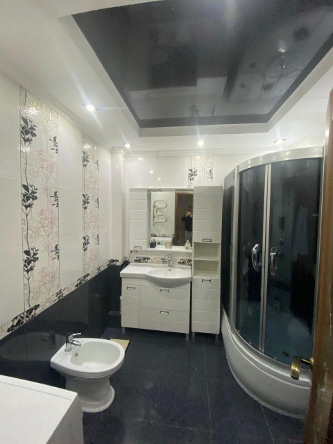 3 комн., 103 м², Монолитно-каркасный, Центр - район пл. Ленина 7