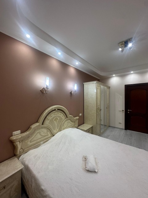 2 комн., 90 м², Монолитно-каркасный, Дом быта 2