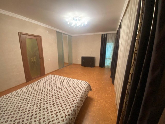 3 комн., 103 м², Монолитно-каркасный, Центр - район пл. Ленина