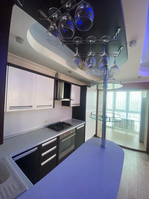 3 комн., 103 м², Монолитно-каркасный, Центр - район пл. Ленина 16