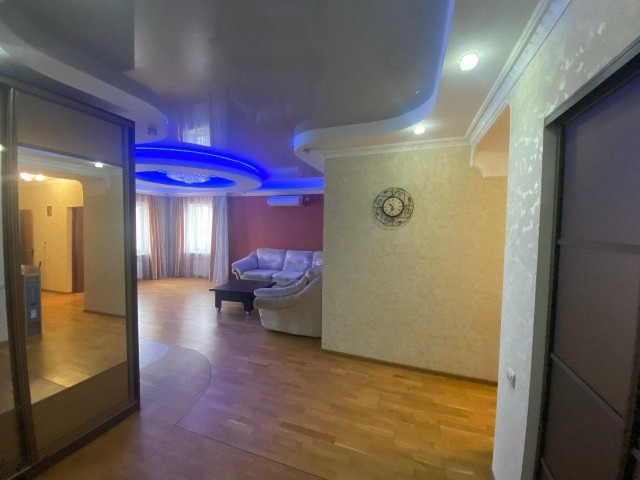 3 комн., 103 м², Монолитно-каркасный, Центр - район пл. Ленина 12