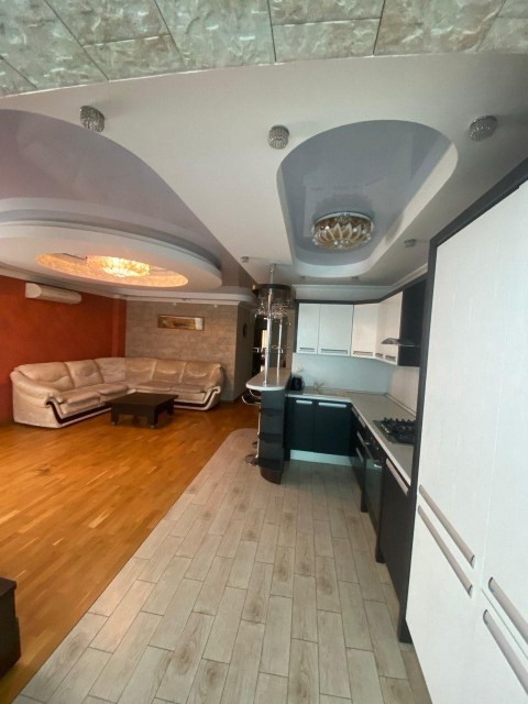 3 комн., 103 м², Монолитно-каркасный, Центр - район пл. Ленина 13