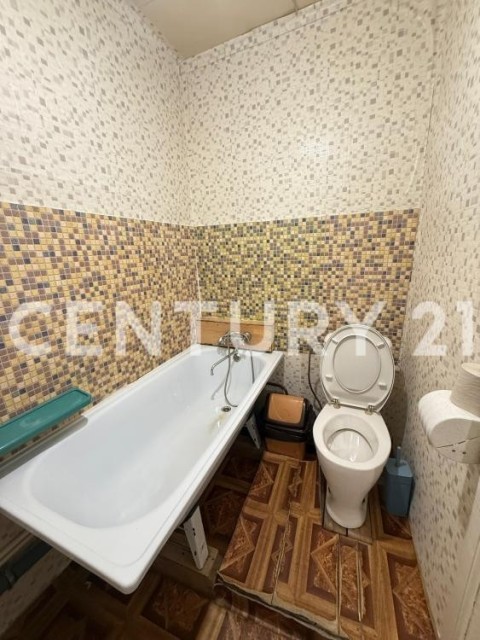 3 комн., 42 м², Дерев. б/у, Областная больница, рынок "Манньыаттаах" 12