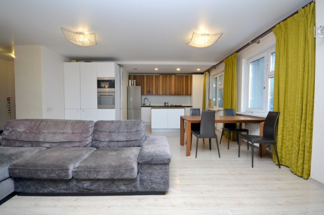 3 комн., 94 м², Монолитно-каркасный, 203 мкрн.