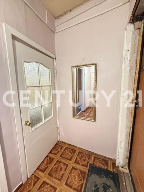 3 комн., 42 м², Дерев. б/у, Областная больница, рынок "Манньыаттаах" 10