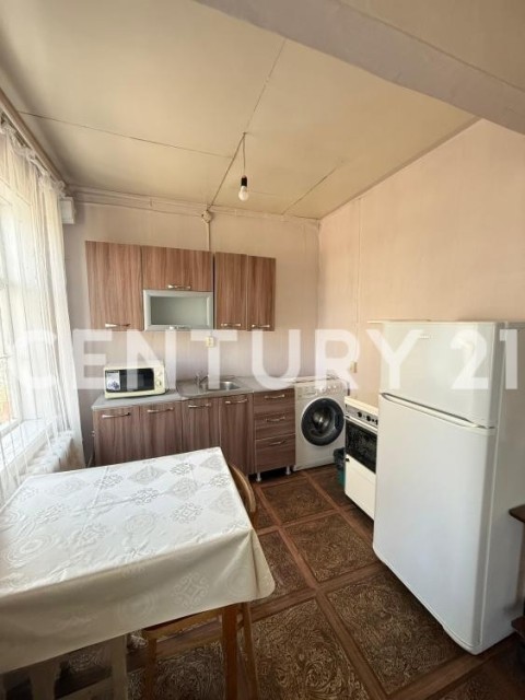 3 комн., 42 м², Дерев. б/у, Областная больница, рынок "Манньыаттаах" 5