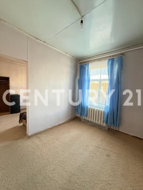 3 комн., 42 м², Дерев. б/у, Областная больница, рынок "Манньыаттаах" 8