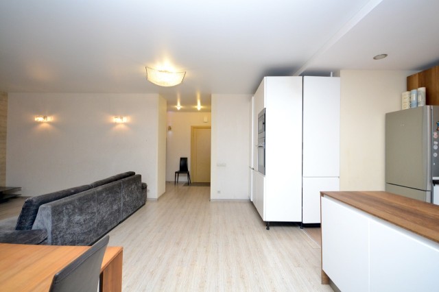 3 комн., 94 м², Монолитно-каркасный, 203 мкрн. 2