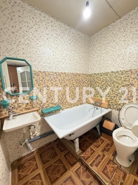 3 комн., 42 м², Дерев. б/у, Областная больница, рынок "Манньыаттаах" 13