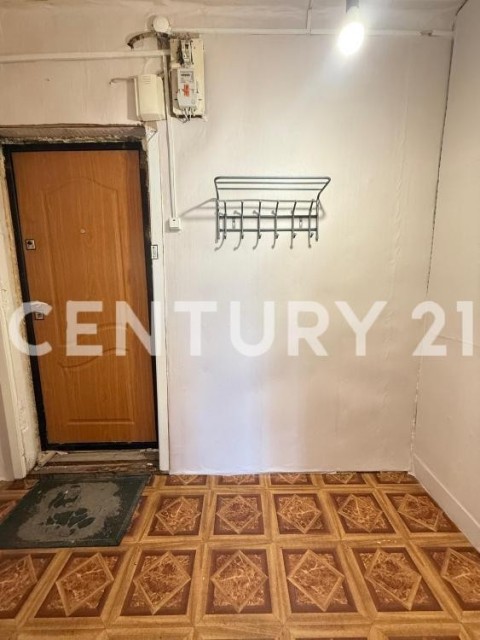 3 комн., 42 м², Дерев. б/у, Областная больница, рынок "Манньыаттаах"