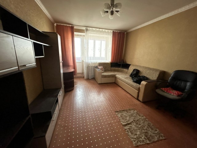 1 комн., 35 м², Блочный, Площадь Победы 4