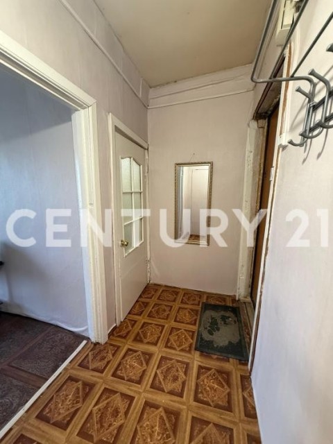 3 комн., 42 м², Дерев. б/у, Областная больница, рынок "Манньыаттаах" 9