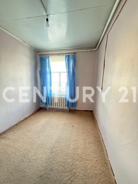 3 комн., 42 м², Дерев. б/у, Областная больница, рынок "Манньыаттаах" 7