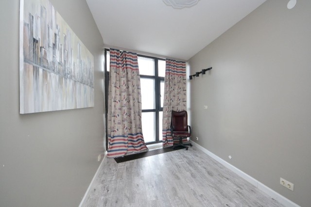 4 комн., 110 м², Монолитно-каркасный, Дом быта 10