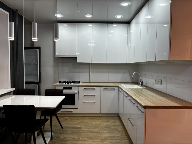 2 комн., Инд. планировка, Центр - район пл. Орджоникидзе