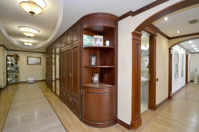 Больше 4 комн., 270 м², Инд. планировка, Центр - район пл. Ленина 13