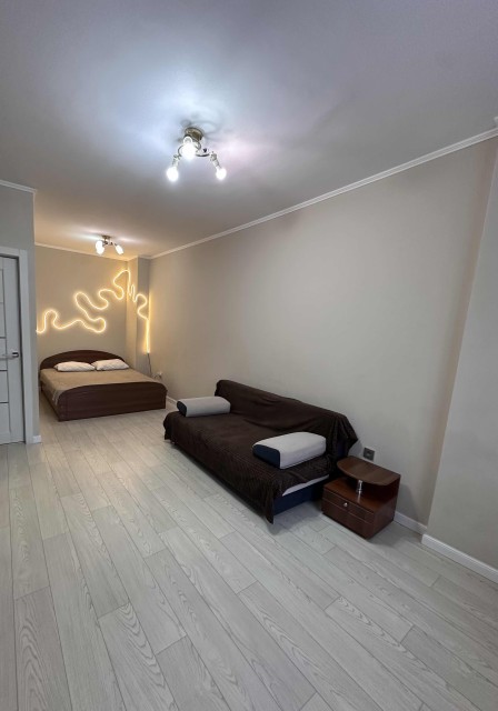 1 комн., 38 м², Монолитно-каркасный, Центр - район пл. Комсомольская 3