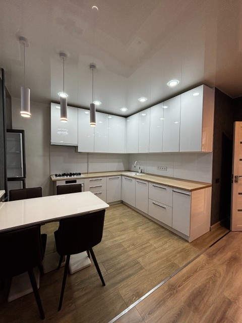 2 комн., Инд. планировка, Центр - район пл. Орджоникидзе 3