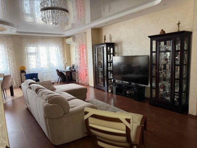 4 комн., 124 м², Монолитно-каркасный, Центр - район пл. Орджоникидзе 8