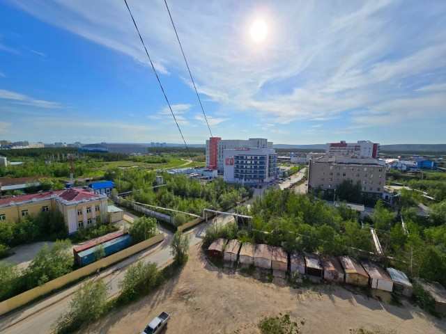 1 комн., 35 м², Блочный, Областная больница, рынок "Манньыаттаах" 10