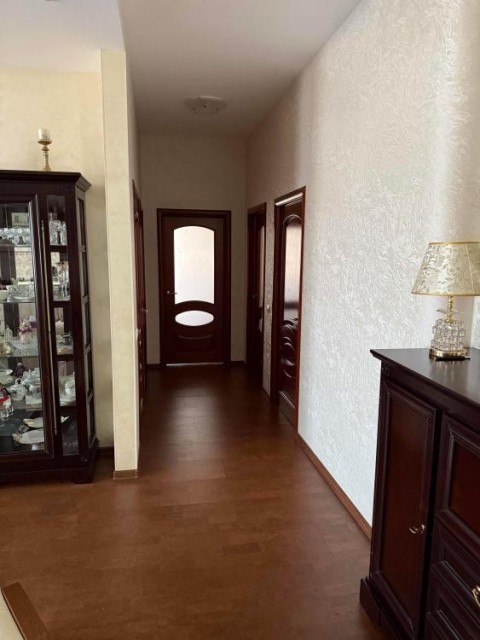 4 комн., 124 м², Монолитно-каркасный, Центр - район пл. Орджоникидзе