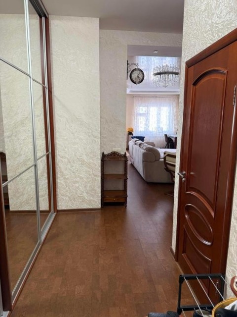 4 комн., 124 м², Монолитно-каркасный, Центр - район пл. Орджоникидзе 9