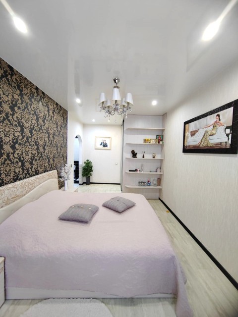 1 комн., 39 м², Блочный, Площадь Победы 5