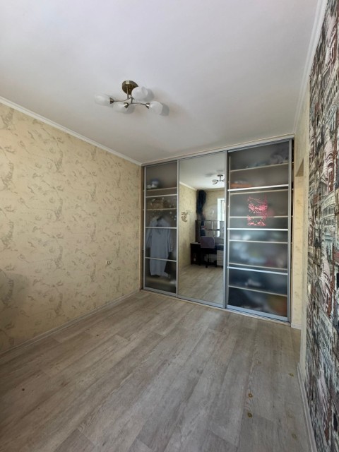 4 комн., 100 м², Блочный, Вавилон 5