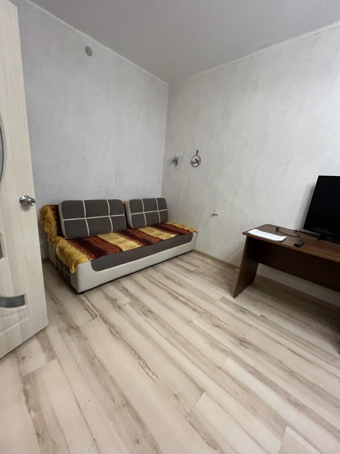 2 комн., 58 м², Монолитно-каркасный, Областная больница, рынок "Манньыаттаах" 7