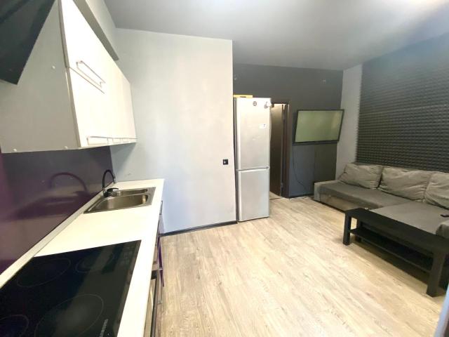 Студия, 112 серия, Авиапорт