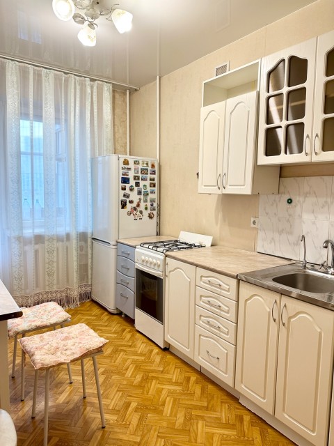 2 комн., 62 м², Блочный, 202 мкрн. 2
