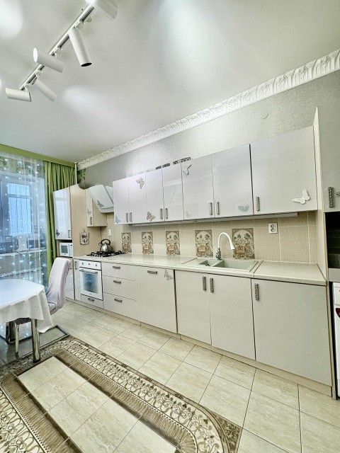 3 комн., 103 м², Инд. планировка, Сахацирк 2