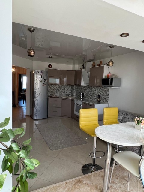 3 комн., 65 м², Монолитно-каркасный, Площадь Победы 2