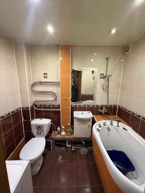 2 комн., 43 м², Сталинка, Дом быта 7