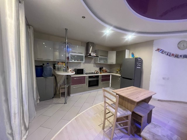 3 комн., 96 м², Блочный, Авиапорт