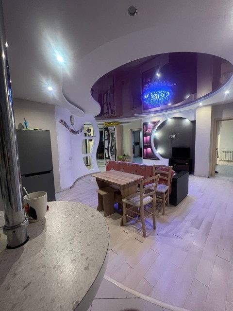 3 комн., 96 м², Блочный, Авиапорт 3