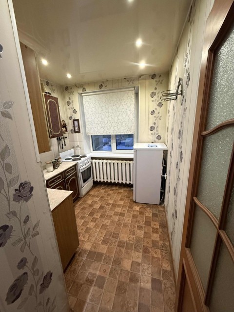 2 комн., 43 м², Сталинка, Дом быта