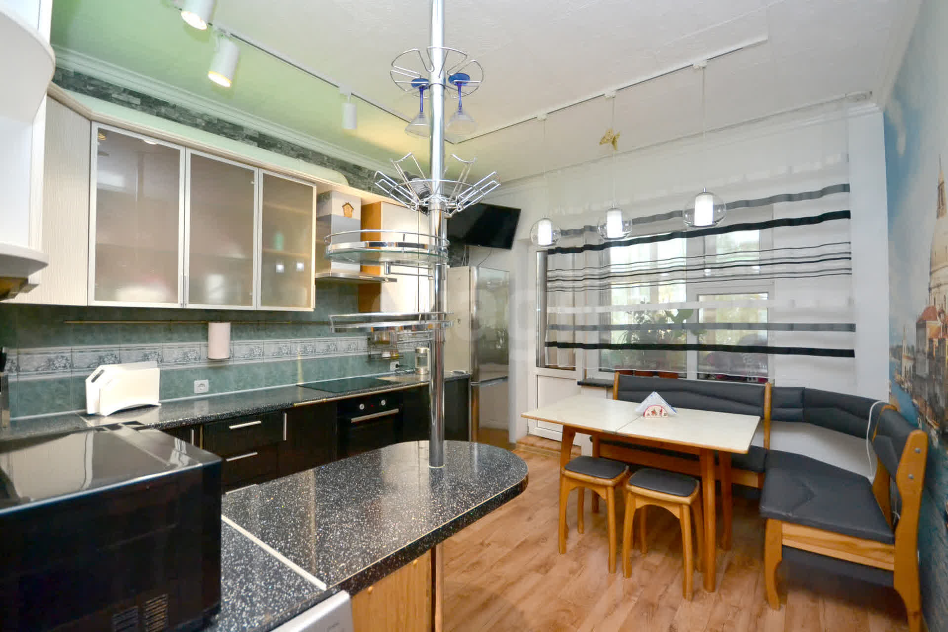 3 комн., 80 м², Инд. планировка