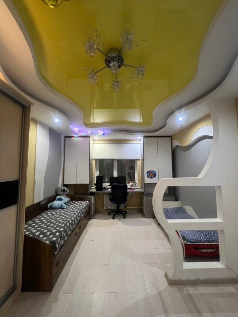 3 комн., 96 м², Блочный, Авиапорт 2