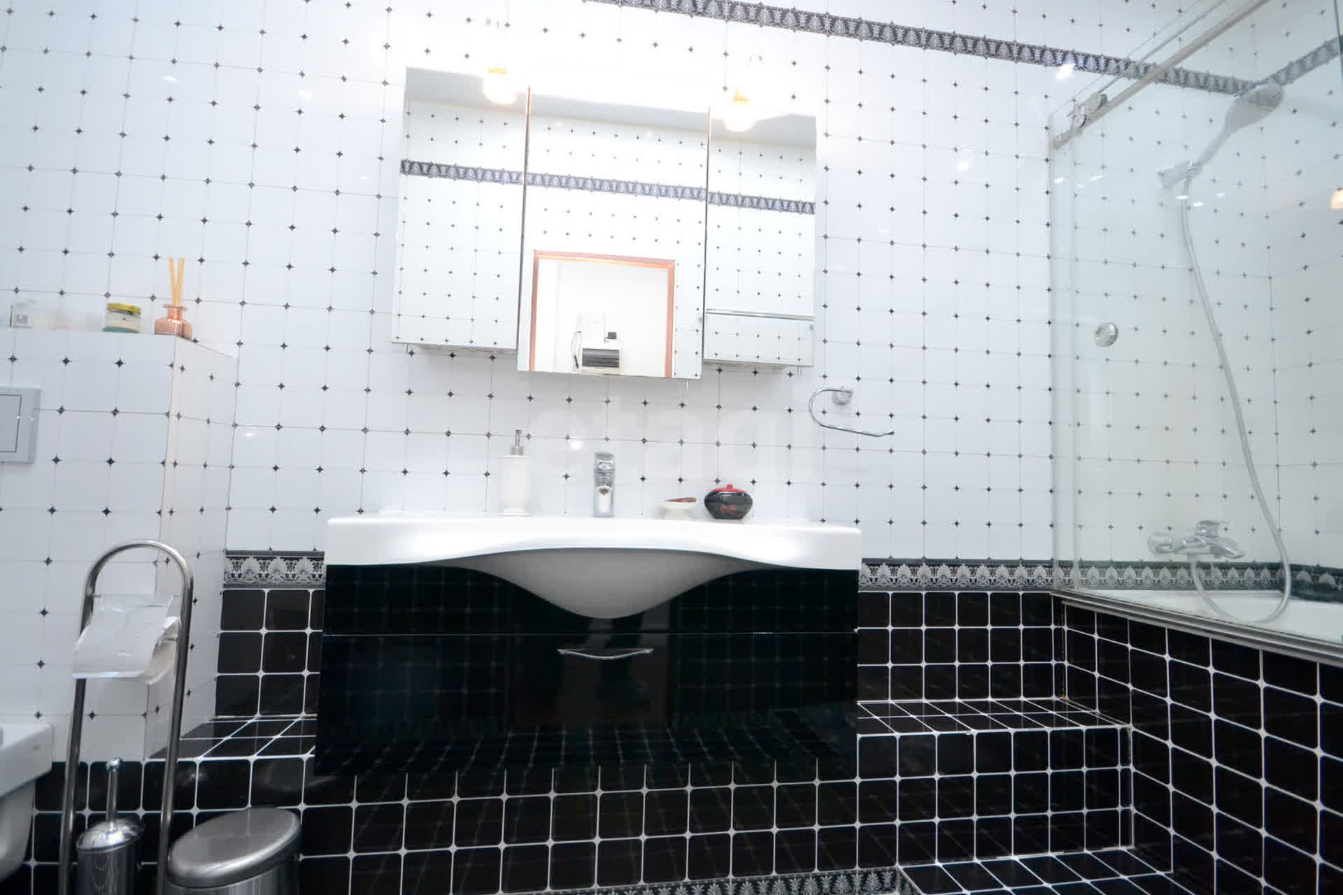 3 комн., 81 м², Монолитно-каркасный 10