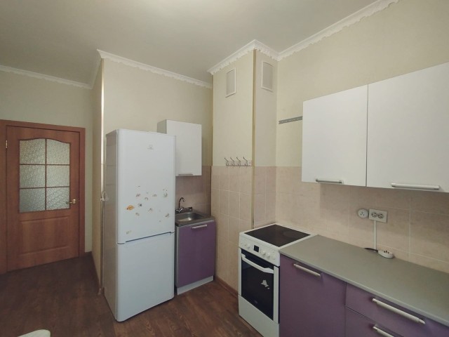 3 комн., 79 м², Сталинка, Центр - район пл. Орджоникидзе 6