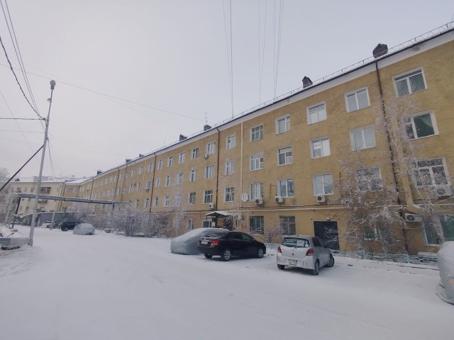 3 комн., 79 м², Сталинка, Центр - район пл. Орджоникидзе 4