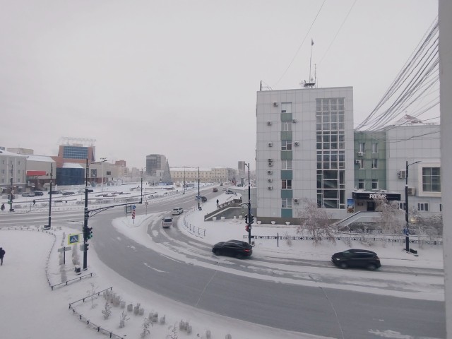 3 комн., 79 м², Сталинка, Центр - район пл. Орджоникидзе 3