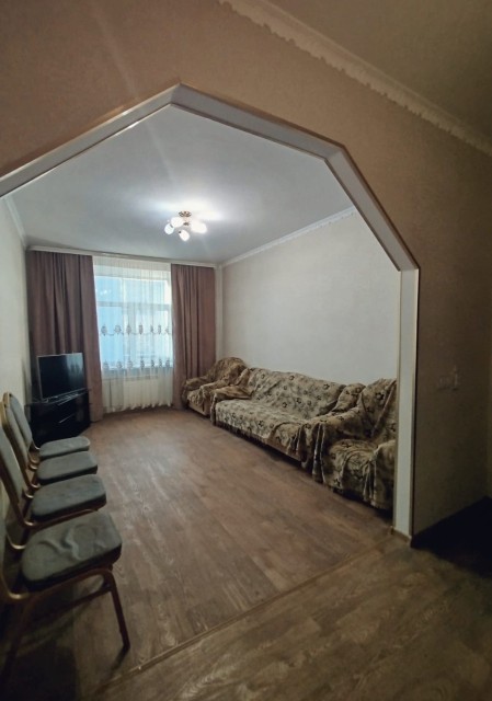 3 комн., 79 м², Сталинка, Центр - район пл. Орджоникидзе 8