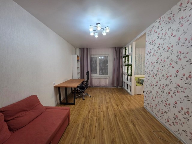 2 комн., 68 м², Блочный, Площадь Победы 2