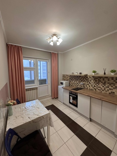 1 комн., 38 м², Монолитно-каркасный, Крестьянский рынок, стадион "Туймаада" 4